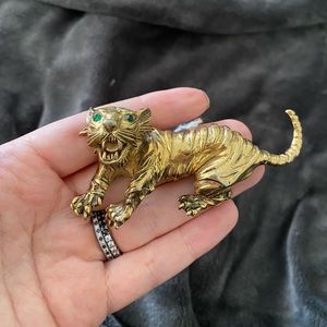 Super cool vintage tiger brooch